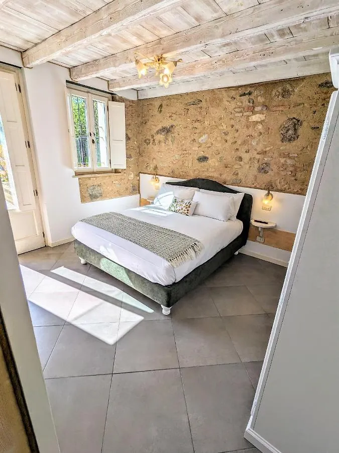 Bed and Breakfast Casal Del Pigno Peschiera del Garda 0*,  Italia